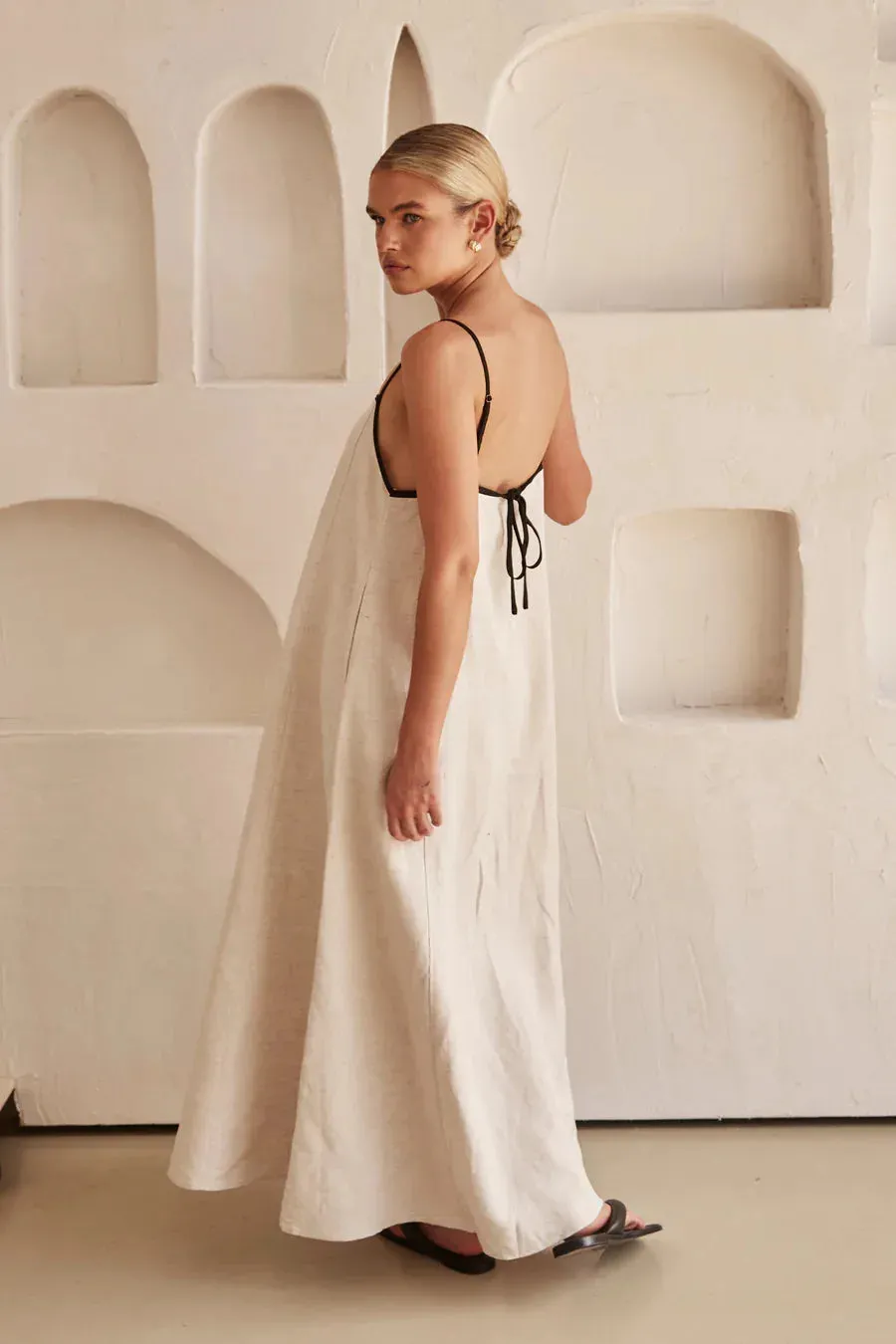 Contrast Halter Swing Backless Sleeveless Maxi Dress