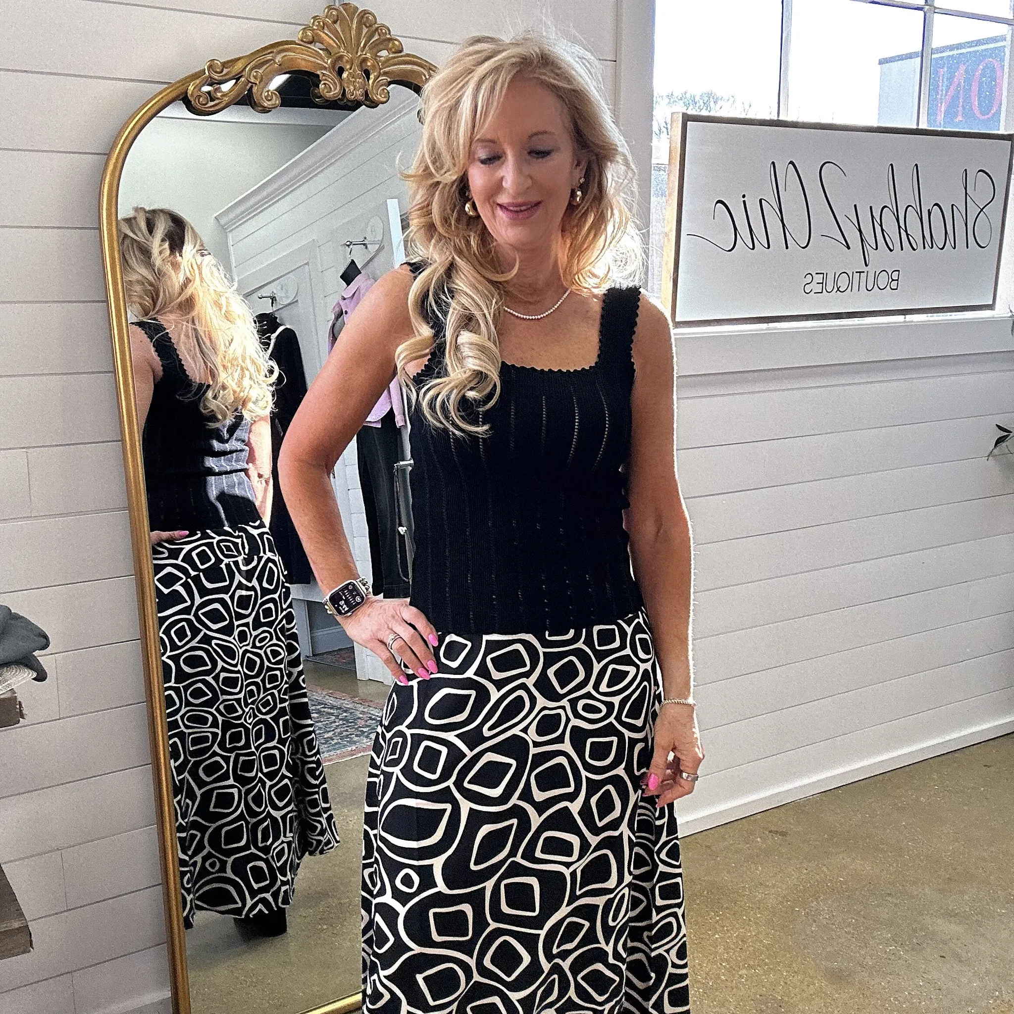 Oliva Abstract Midi Skirt in Black