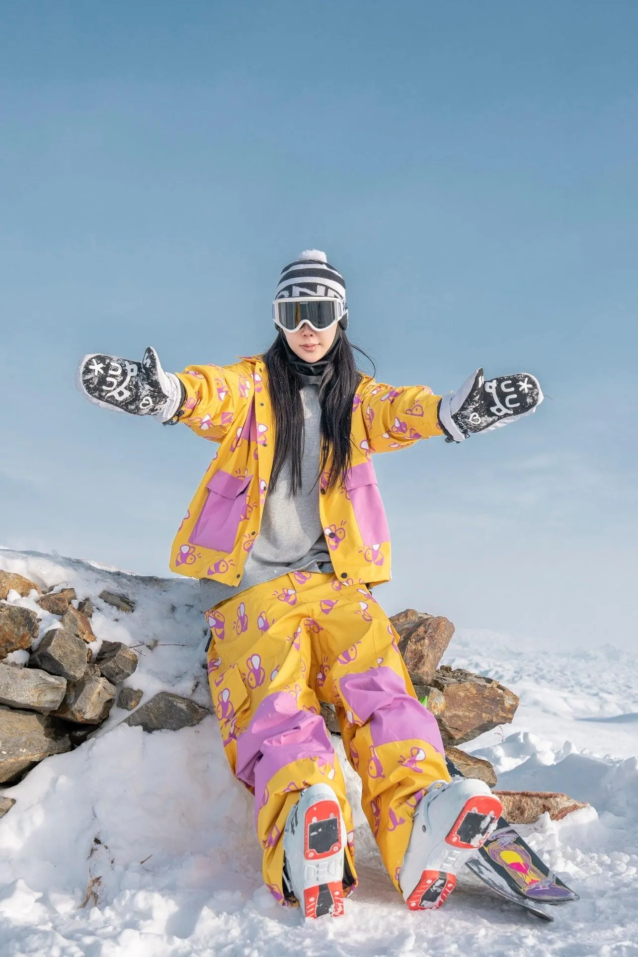 Positibeety Stylish Cute Bees Waterproof Snowboard Jacket