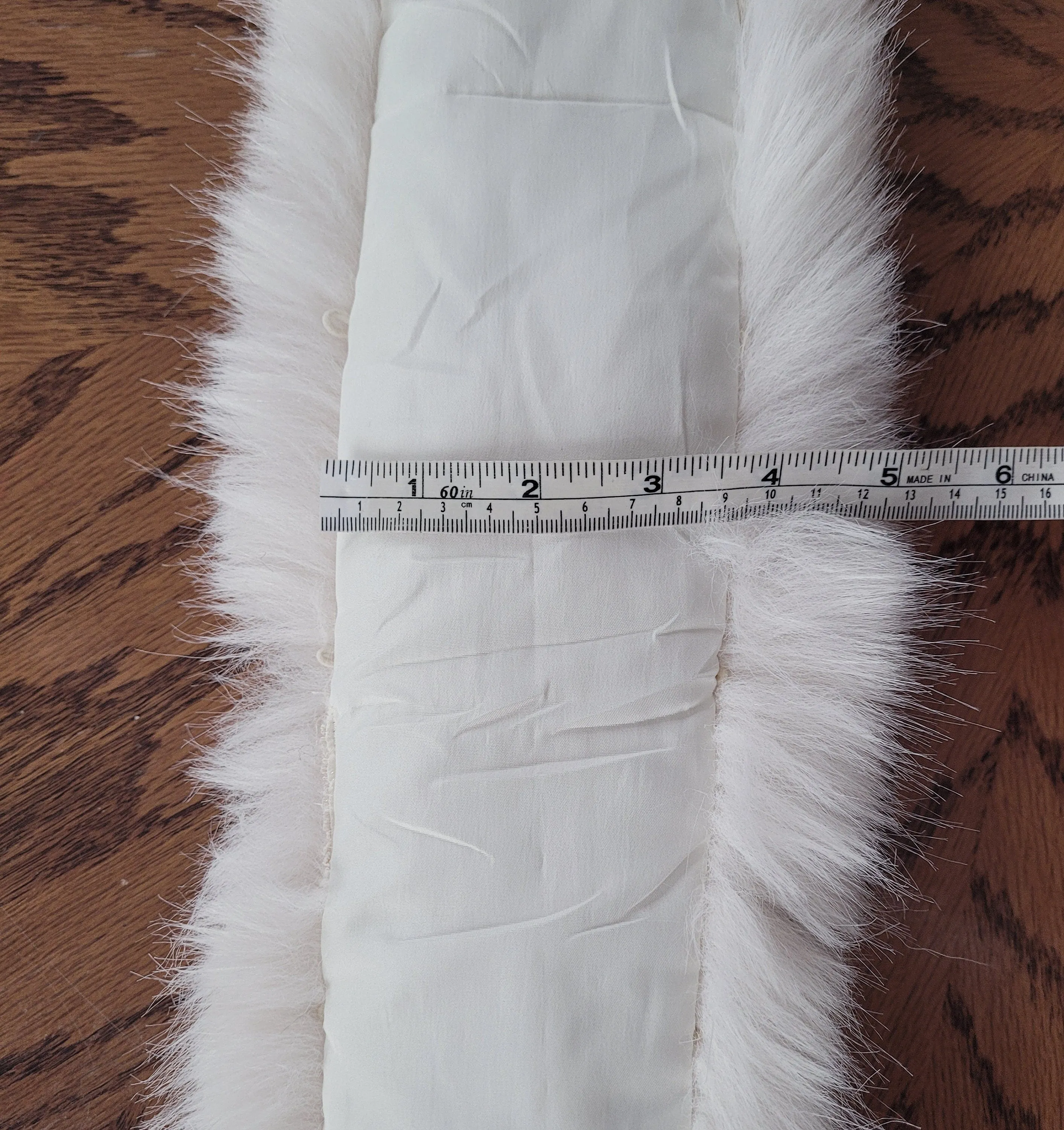 READY to SHIP XL White Silky Faux Fur Vegan Trim Hood 70 cm, Faux Fur Collar Trim Like Real Fox, Fake Fur, Fur Fabric Ruff, Faux Fur Hood