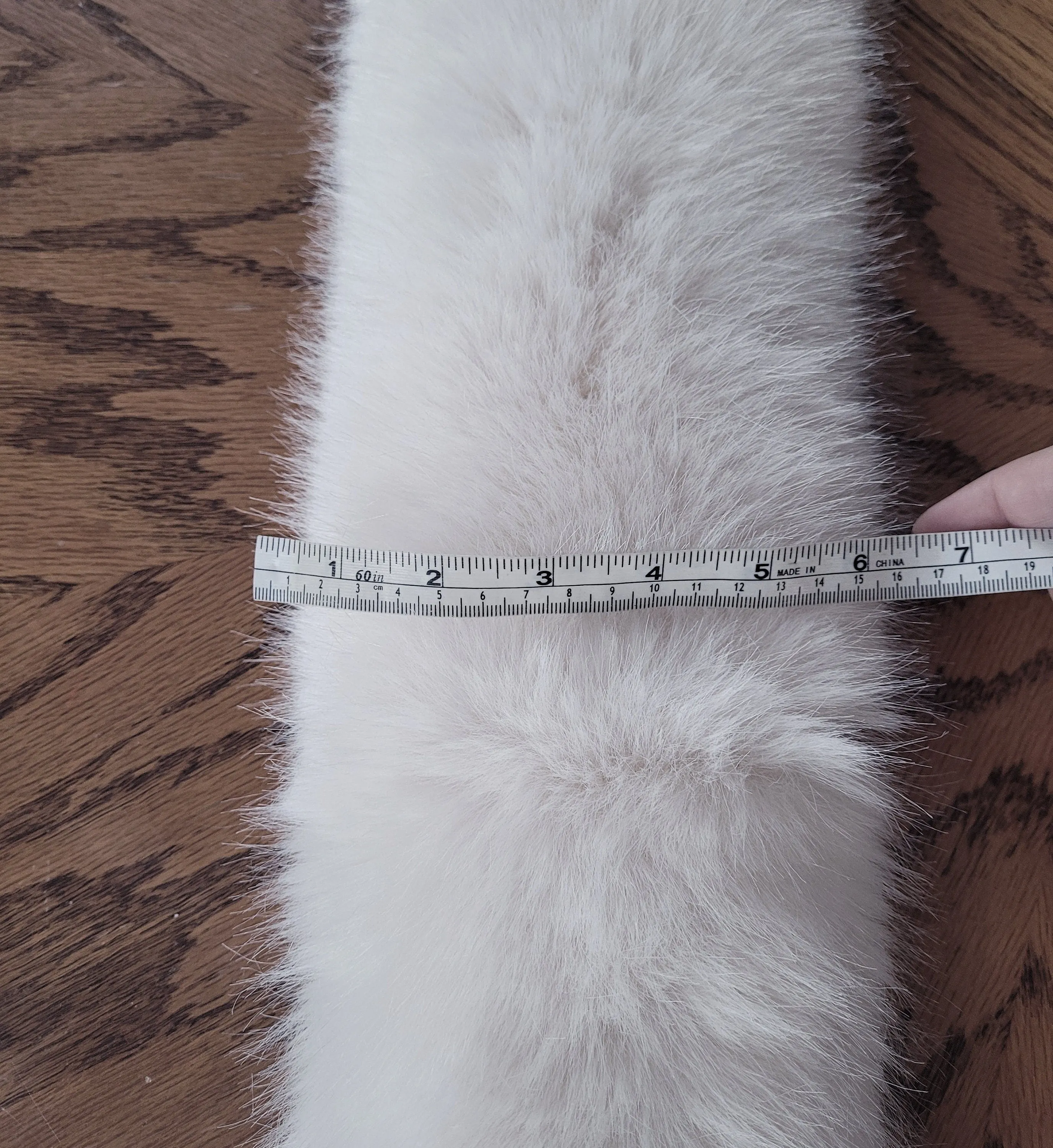 READY to SHIP XL White Silky Faux Fur Vegan Trim Hood 70 cm, Faux Fur Collar Trim Like Real Fox, Fake Fur, Fur Fabric Ruff, Faux Fur Hood