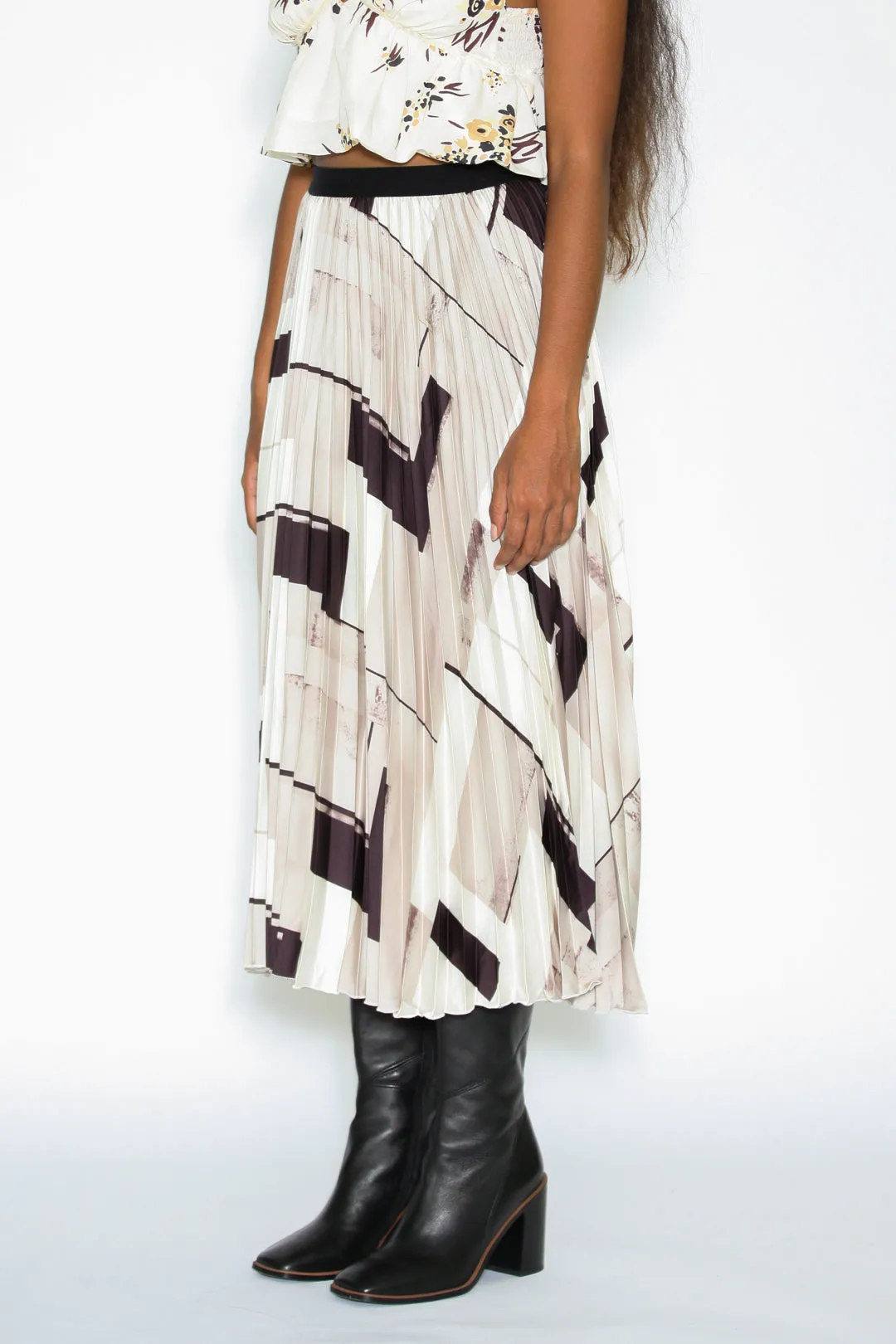 Silk Abstract Pattern Pleated Skirt